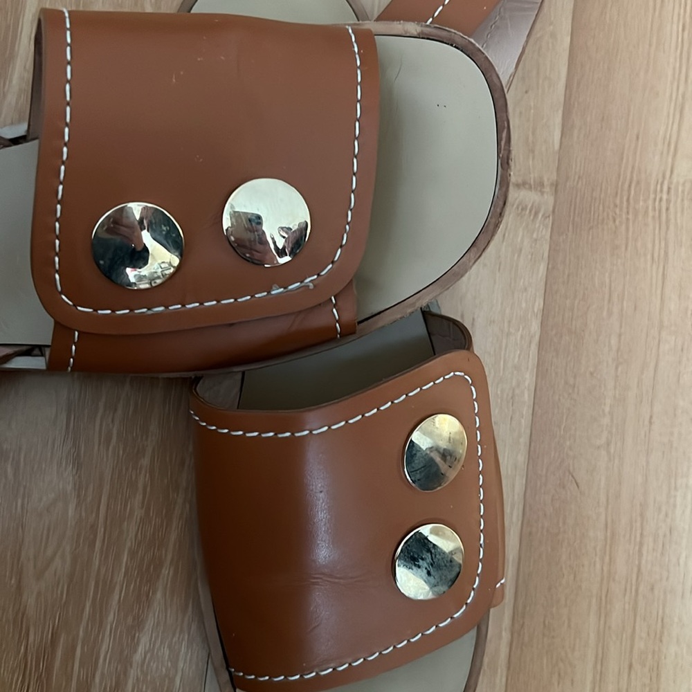 Lou.Earl Tan Leather Sandals with Gold Accents - Picture 15 of 16